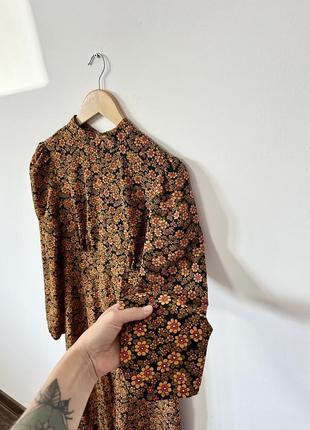 Меди платье с красивой спинкой в цветочный принт от topshop🌿