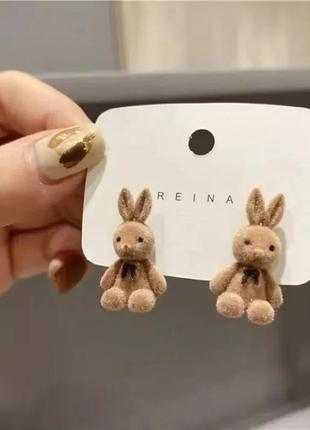 Женские серьги гвоздики пусеты в форме животных 3d сережки темные нежные зайки
