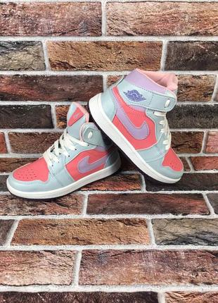 Кросівки дитячі на дівчину nike air jordan