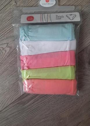 Трусики на дівчинку