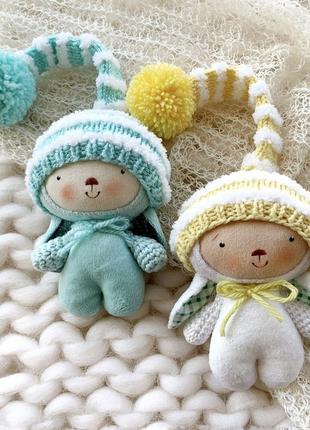 Мягкие плюшевые игрушки - зайчики  в шапочках, пара 15