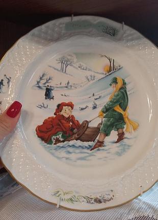 Тарелка из фарфора высокого качества от royal worcester,, новый год,1984год.отлично на подарок