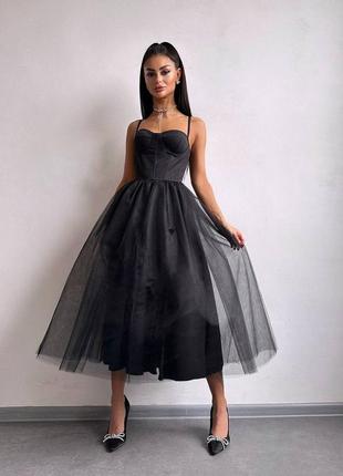 Женское изысканное нарядное вечернее черное пышное корсетное платье открытые плечи на выпускной свадебной