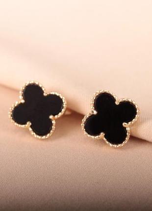 Жіночі сережки з червоного золота з оніксом.