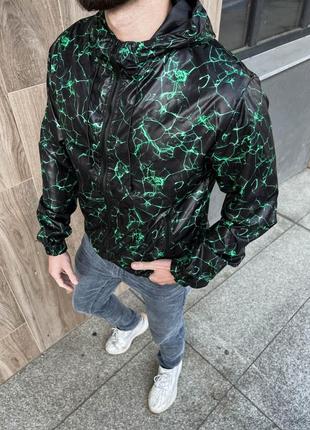 Ветровка чорна з зеленими блискавками 43-7/376