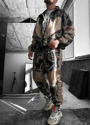 Чорно-золотистий спортивний костюм.5-884