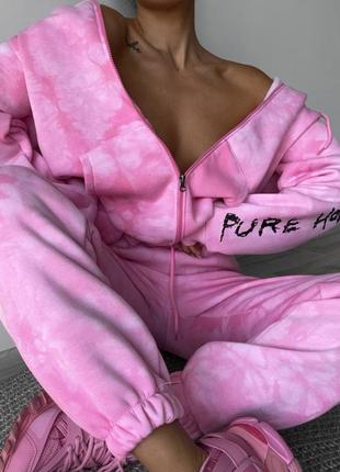 Жіночий спортивний костюм