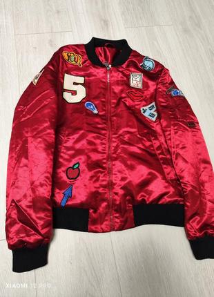 Шикарная бордовая курточка с нашивками, утепленный бомбер, xs-s