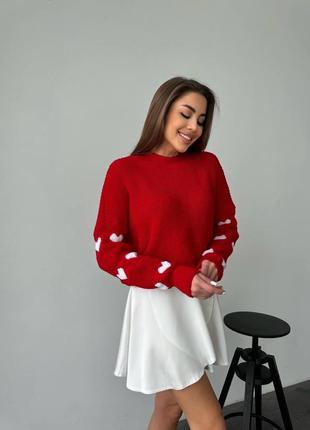 Жіночий светр з сердечками