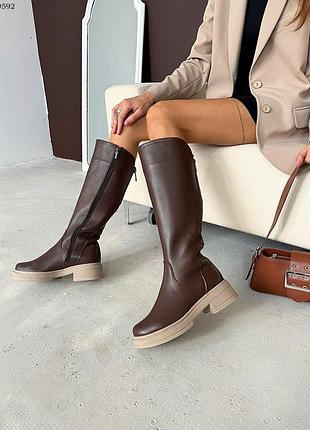 Шикарные натуральные сапоги-трубы