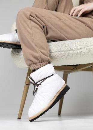 Ugg pillow lv
