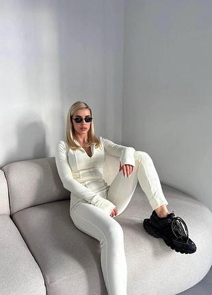 Стильний та теплий костюм