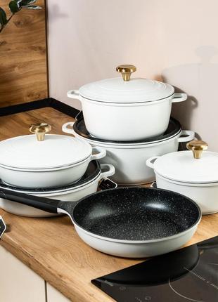 Набір каструль з кришками і пательня алюмінієві з антипригарним покриттям білий