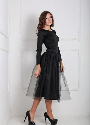 Нарядное платье с рукавом три четверти и фатином на юбке