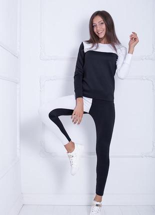 Оригинальный черно-белый спортивный костюм приталенного кроя