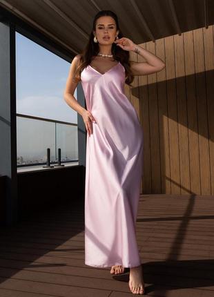 Розовое шелковое платье с открытой спиной