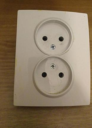 Внутренняя двойная розетка 250в 16а б/с