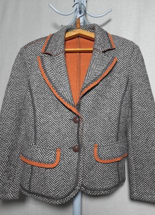 Оригинальный короткий шерстяной жакет