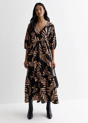 Длинное платье чёрное с коричневым принтом,48 р