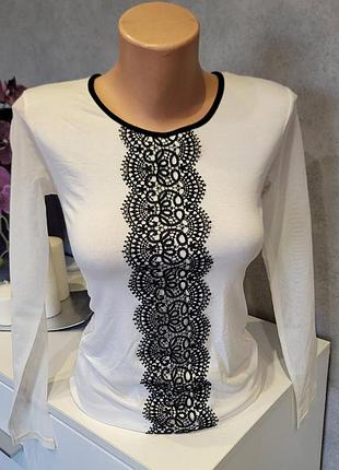 Блуза з мереживними вставкою
