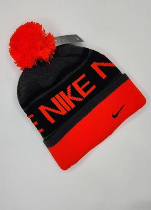 Шапка nike з бубоном тепла з флісових утеплювачем.