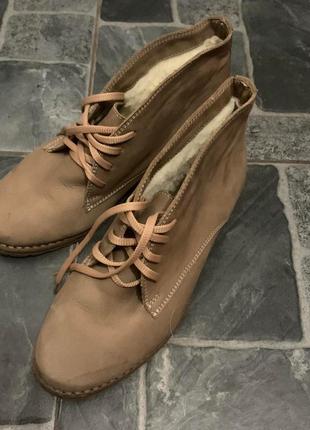 Женские зимние ботинки