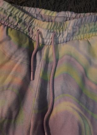 Штани з цікавим принтом