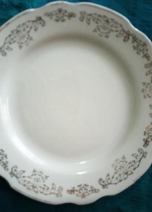 Тарелка десертная с золотистым рисунком. фарфор винтаж