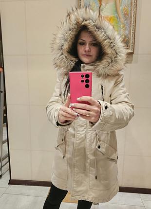 Бежевая молочная парка тепла внутри мех, bershka аляска
