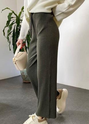 Брюки из теплого рубчика.