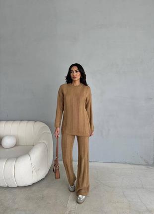 Базовый костюм с брюками палаццо.