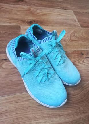 Фірмові жіночі кросівки 39 розмір