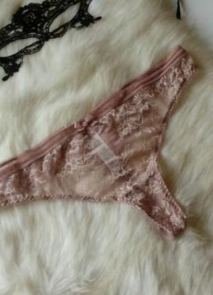 Розовые кружевные трусики стринги marks & spencer
