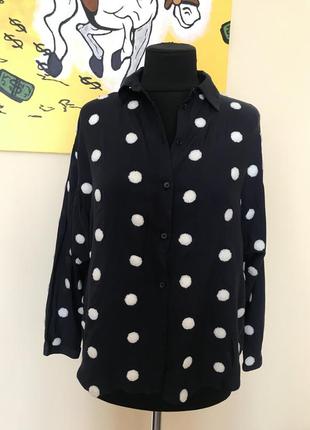 Красивая брендовая рубашка с вышитым горохом