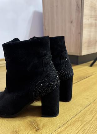 Женские сапожки на каблуке