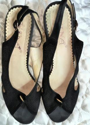 Черные замшевые босоножки на каблуке, р.39