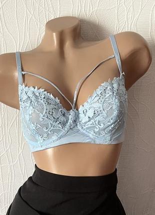 Гарний бюстгалтер censored