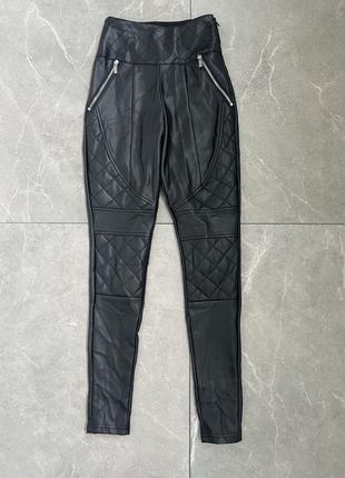 Черные брюки maniere de voir кожаные брюки maniere de voir