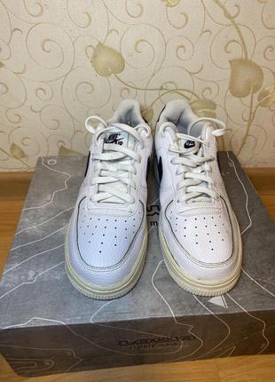 Продам оригинальные женские крассовки nike force 1