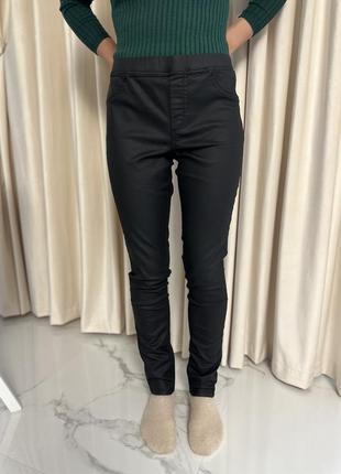 Матовые черные штаны