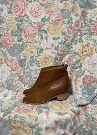 Шкіряні ботильйони на танкетці maison margiela