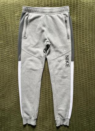 Спортивные штаны nike из новых коллекций