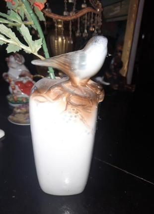 Красивая фарфоровая вазочка с птичкой, производство ссср