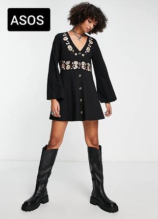 Платье женское мини черная с цветочной вышивкой с длинными широкими рукавами от бренда asos design s