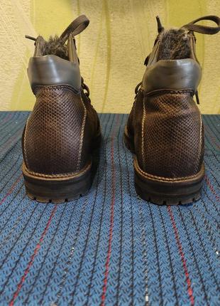 Відмінні ботинки ідеальний стан, утеплені хутром, стелька 26см