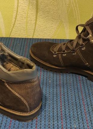 Відмінні ботинки ідеальний стан, утеплені хутром, стелька 26см