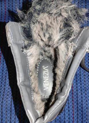 Відмінні ботинки ідеальний стан, утеплені хутром, стелька 26см