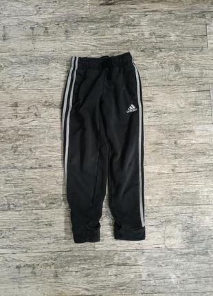 Спортивні штани 7-8 років.