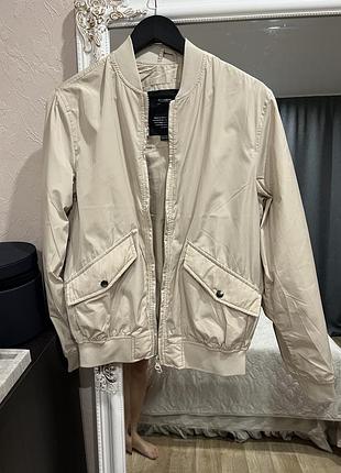 Бомбер бежевый pull & bear