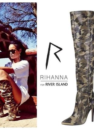Круті камуфляжні ботфорти rihanna x river island сток з текстурою зміїної шкіри